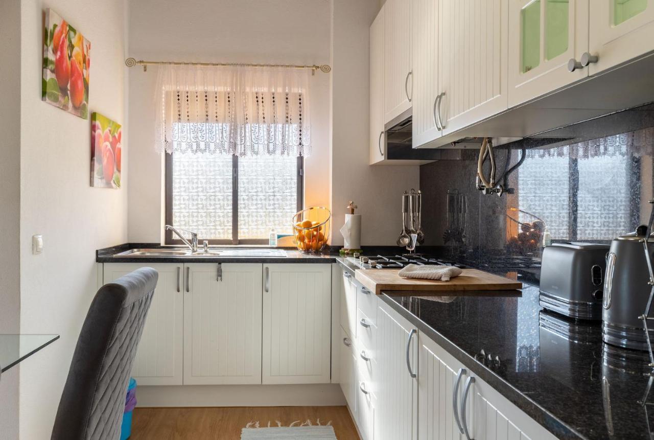 Lovely One Bedroom Apartment In Алвор Экстерьер фото